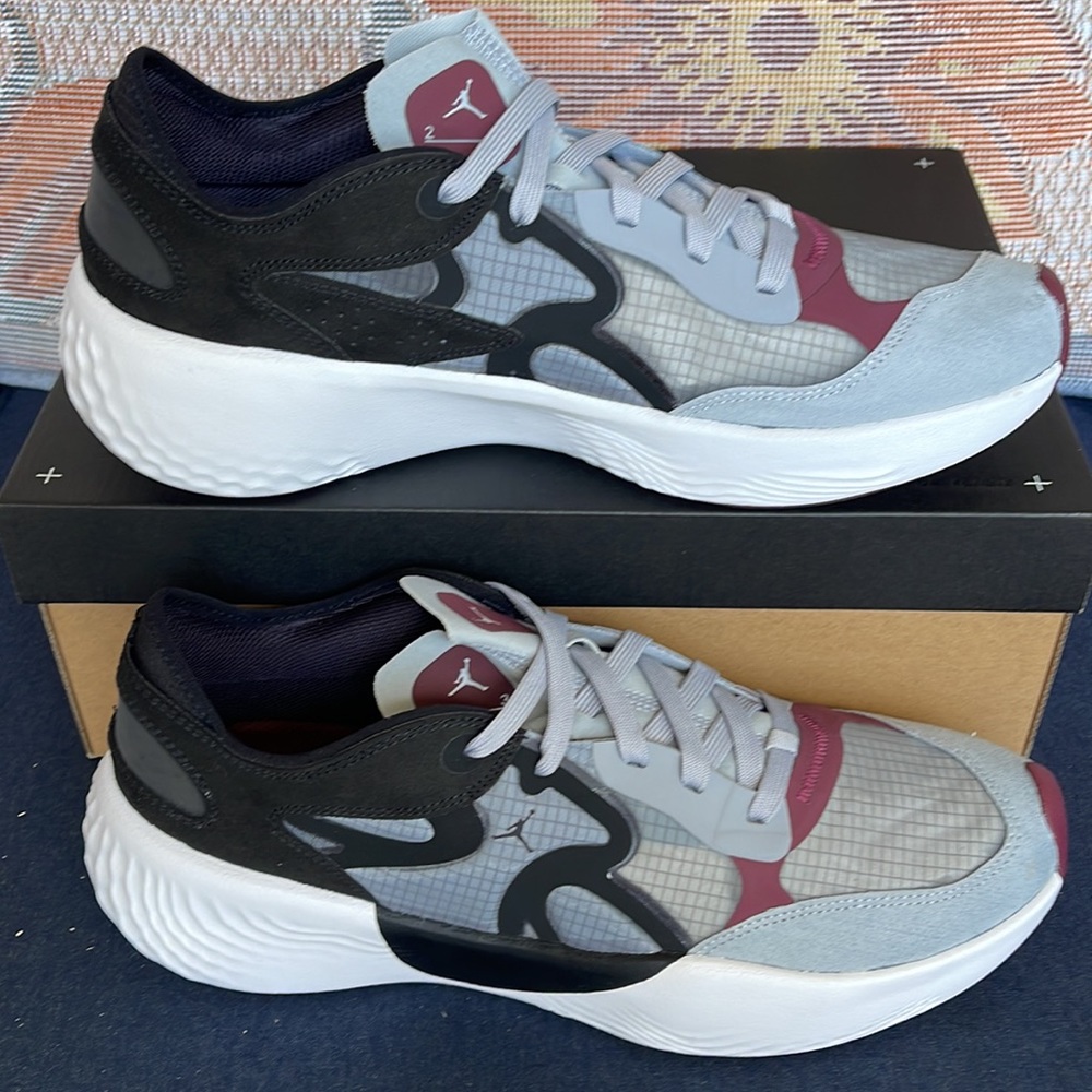 Jordan Delta 3 Low
Black/White/Cherrywood
Red/Wolf Grey
Men's Shoes
DN2647-001 - Picture 5 of 16